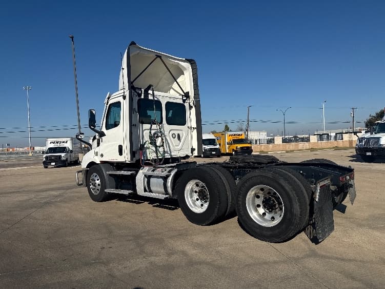 2021 Freightliner Cascadia — photo 5