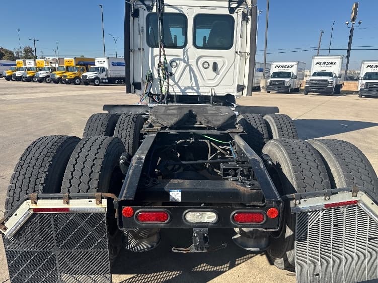 2021 Freightliner Cascadia — photo 6