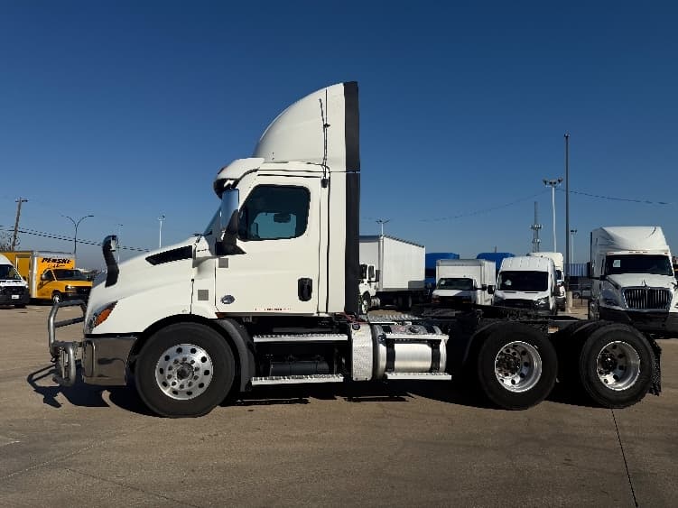 2021 Freightliner Cascadia — photo 4