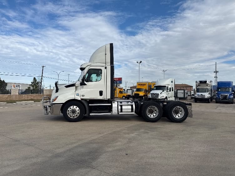 2021 Freightliner Cascadia — photo 4