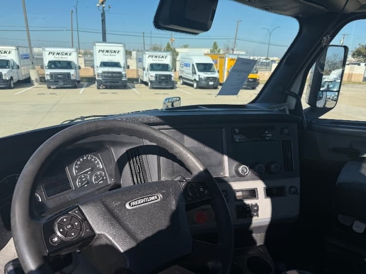 2021 Freightliner Cascadia — photo 10