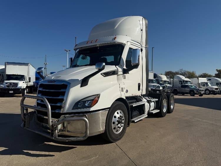 2021 Freightliner Cascadia — photo 3