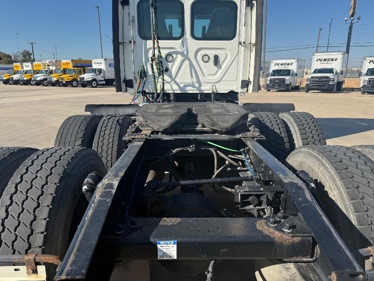 2021 Freightliner Cascadia — photo 6