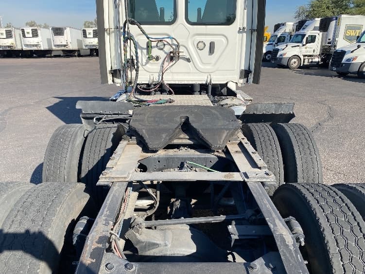 2021 Freightliner Cascadia — photo 6