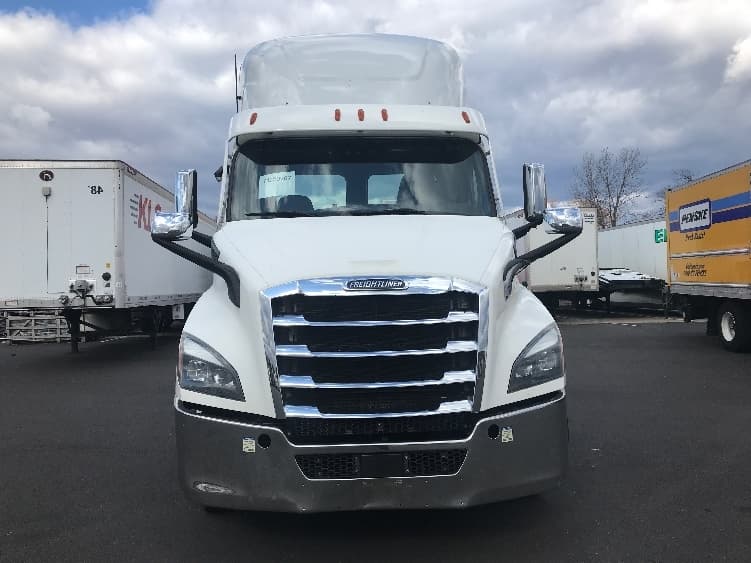 2021 Freightliner Cascadia — photo 2