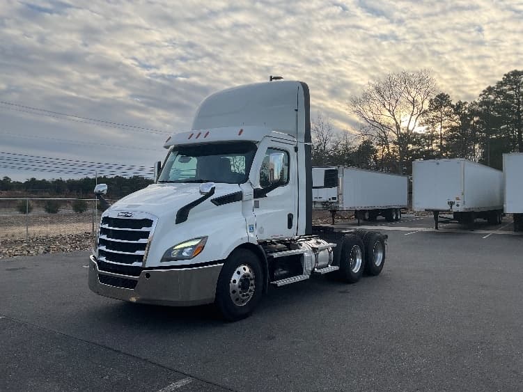 2021 Freightliner Cascadia — photo 3