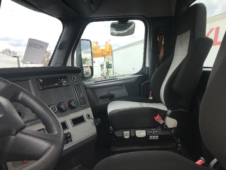 2021 Freightliner Cascadia — photo 10