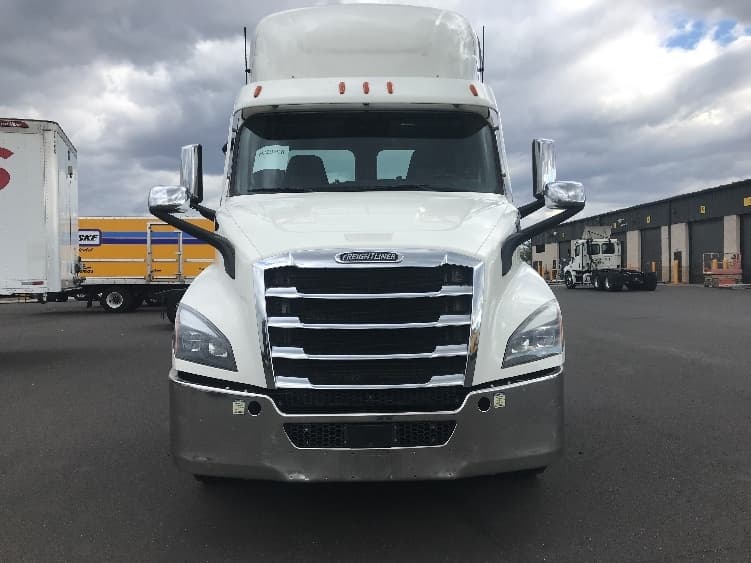 2021 Freightliner Cascadia — photo 2