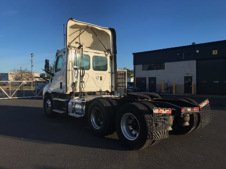 2021 Freightliner Cascadia — photo 5