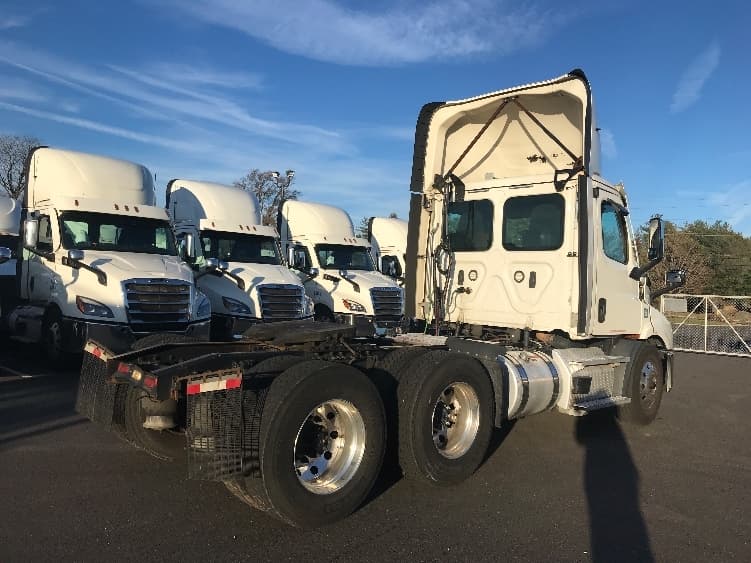 2021 Freightliner Cascadia — photo 7