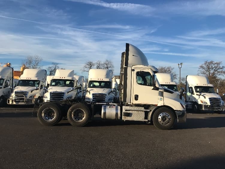 2021 Freightliner Cascadia — photo 8
