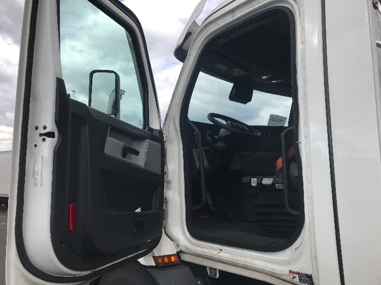 2021 Freightliner Cascadia — photo 9
