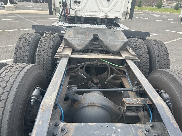 2021 Freightliner Cascadia — photo 6