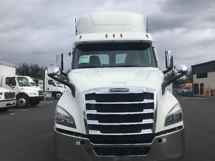 2021 Freightliner Cascadia — photo 2