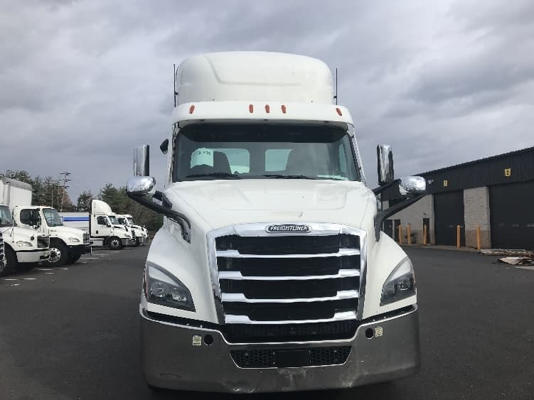2021 Freightliner Cascadia — photo 2