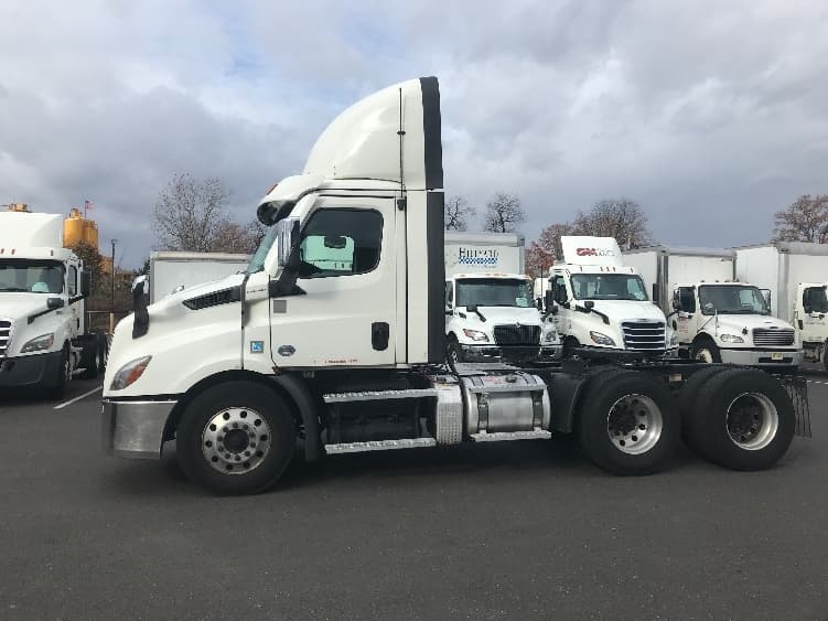 2021 Freightliner Cascadia — photo 4
