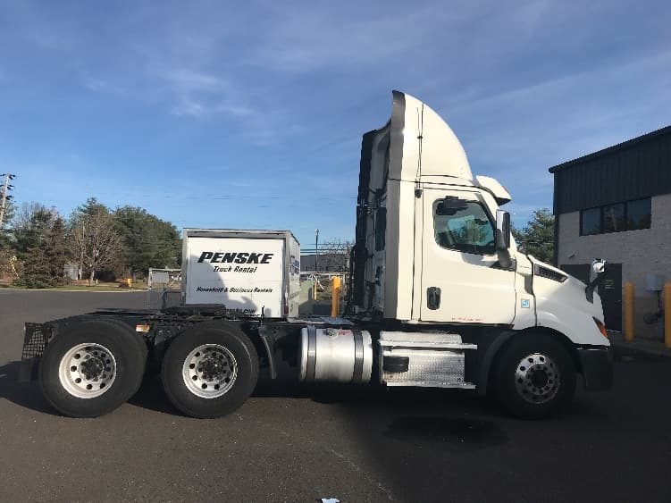 2021 Freightliner Cascadia — photo 8