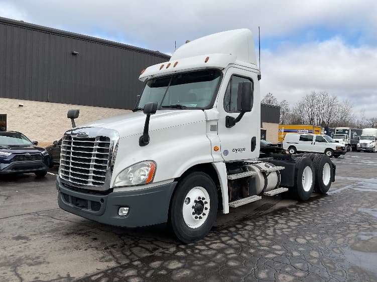 2019 Freightliner Cascadia — photo 3