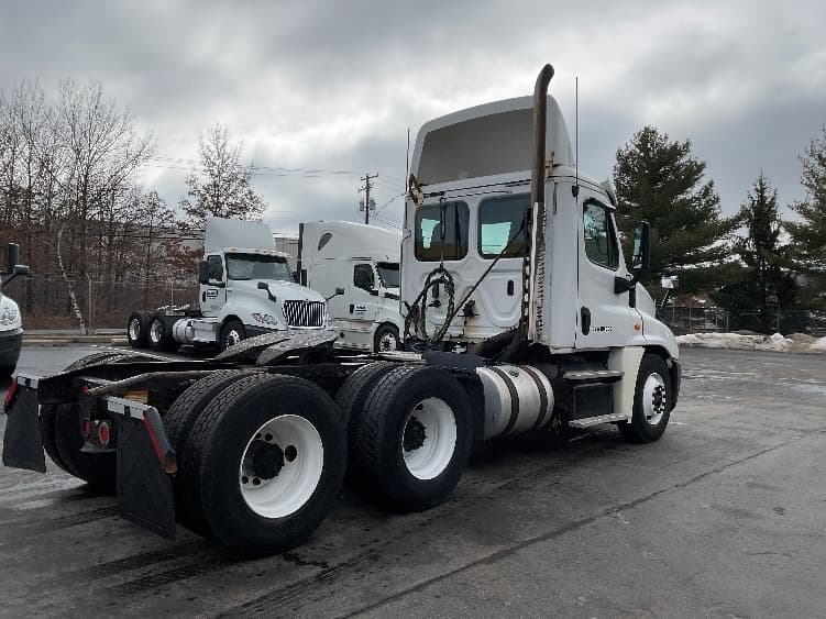 2019 Freightliner Cascadia — photo 7