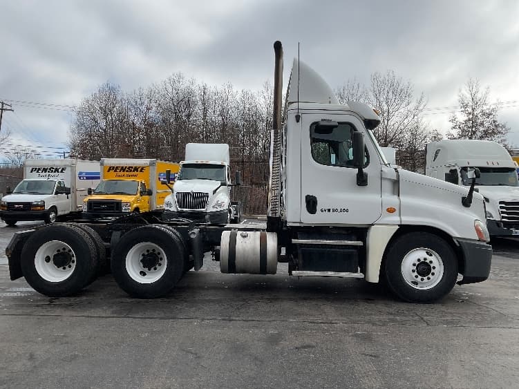 2019 Freightliner Cascadia — photo 8