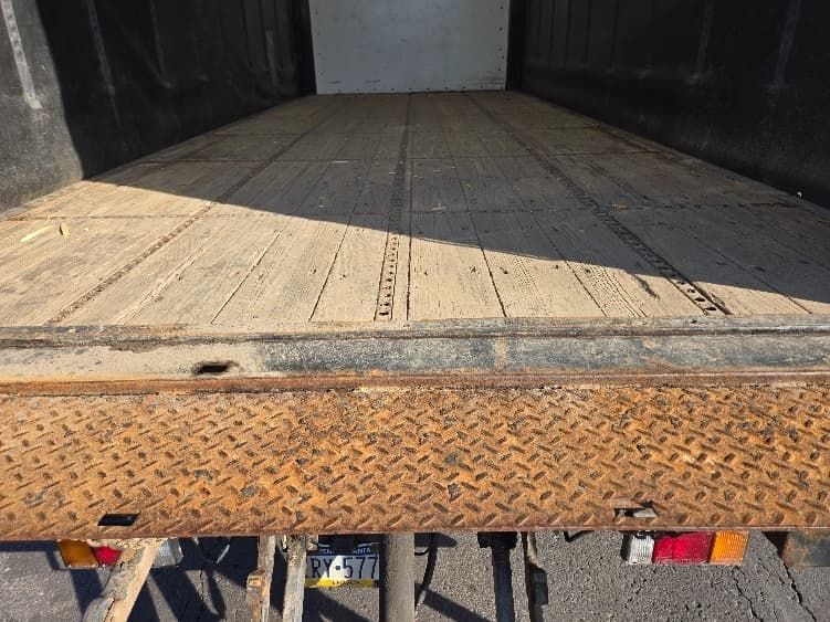 2018 Isuzu FTR — photo 10