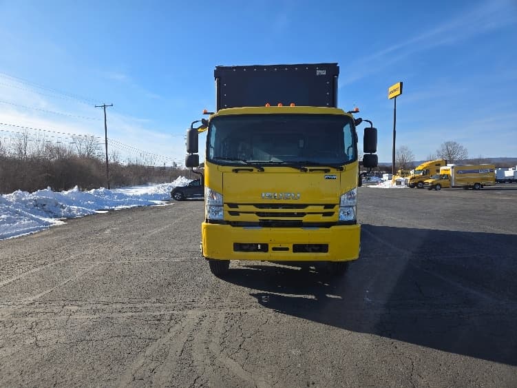 2018 Isuzu FTR — photo 2