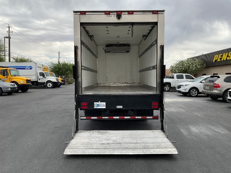 2021 Isuzu NRR — photo 9