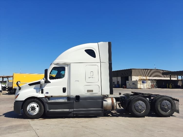 2023 Freightliner Cascadia — photo 4
