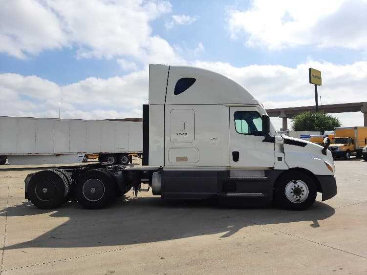 2023 Freightliner Cascadia — photo 8