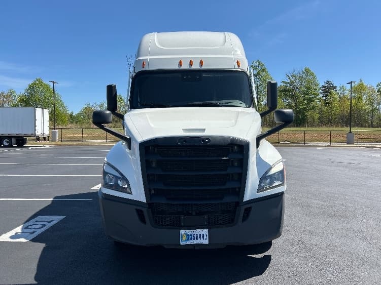 2023 Freightliner Cascadia — photo 2
