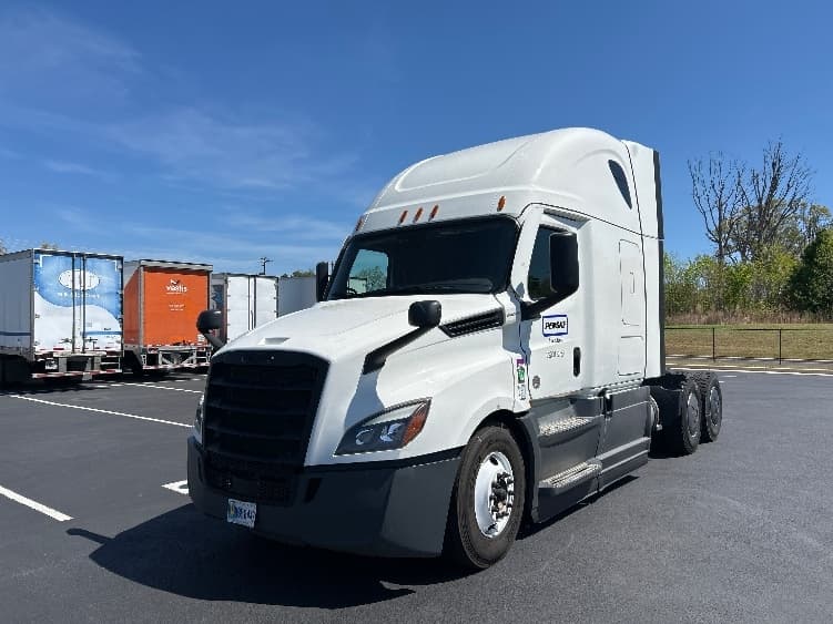 2023 Freightliner Cascadia — photo 3