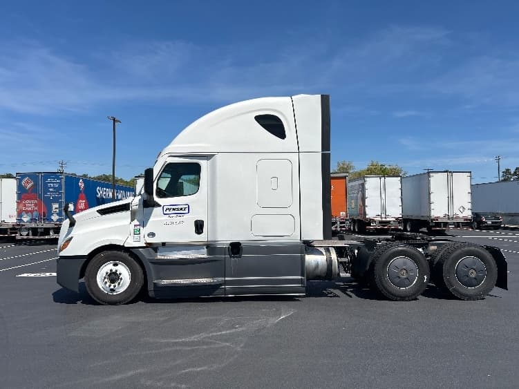 2023 Freightliner Cascadia — photo 4