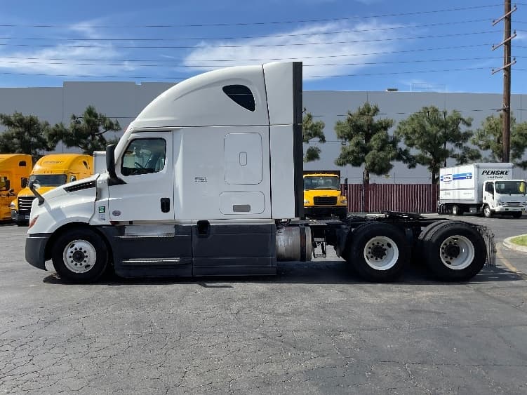 2023 Freightliner Cascadia — photo 4