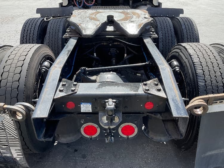 2023 Freightliner Cascadia — photo 6