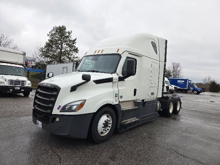 2023 Freightliner Cascadia — photo 3