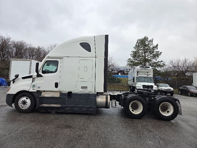 2023 Freightliner Cascadia — photo 4