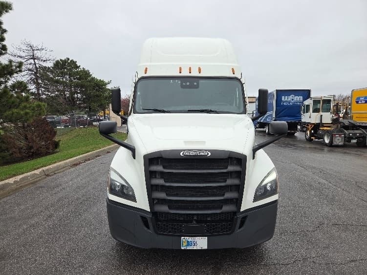 2023 Freightliner Cascadia — photo 2