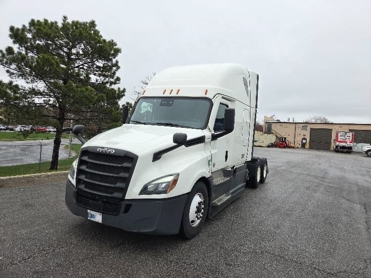 2023 Freightliner Cascadia — photo 3