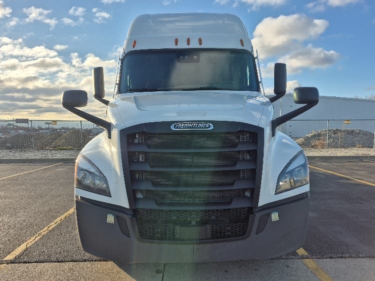 2023 Freightliner Cascadia — photo 2
