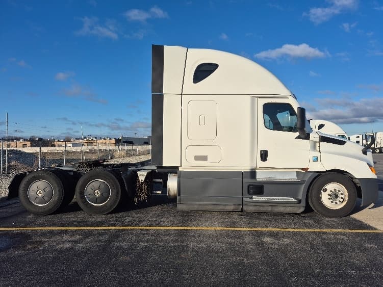 2023 Freightliner Cascadia — photo 8