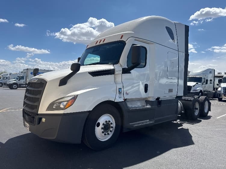 2023 Freightliner Cascadia — photo 3