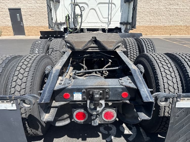 2023 Freightliner Cascadia — photo 6