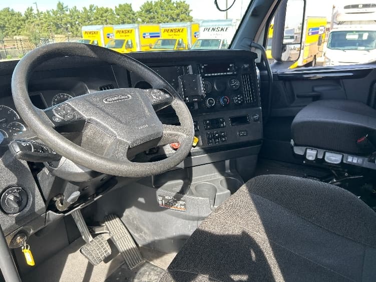 2023 Freightliner Cascadia — photo 10