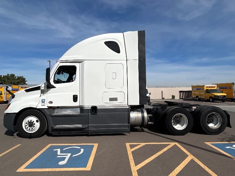 2023 Freightliner Cascadia — photo 4