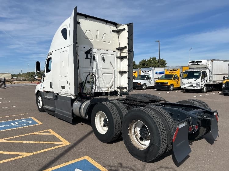 2023 Freightliner Cascadia — photo 5