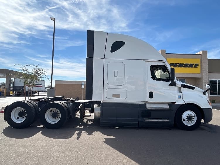 2023 Freightliner Cascadia — photo 8