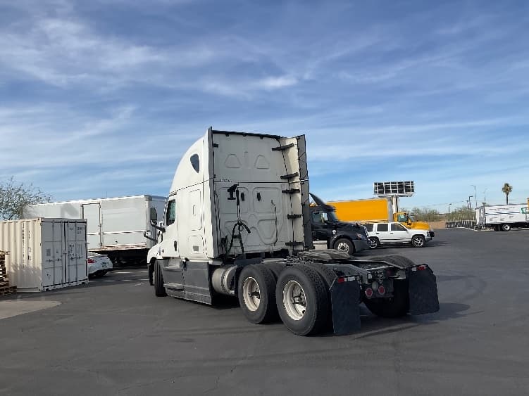 2023 Freightliner Cascadia — photo 5