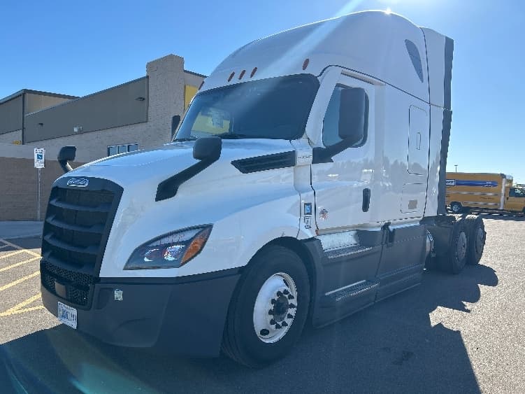 2023 Freightliner Cascadia — photo 3