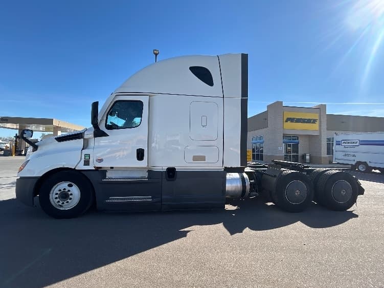 2023 Freightliner Cascadia — photo 4