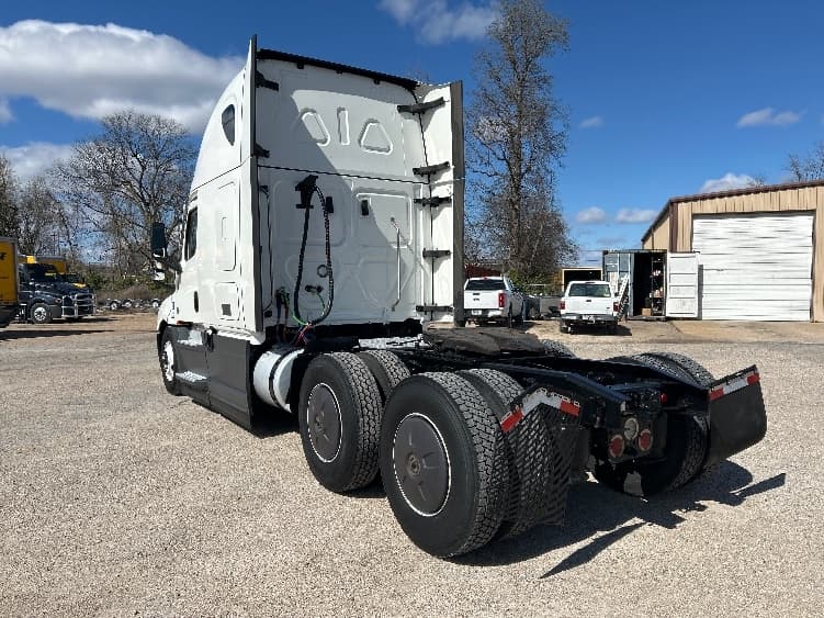 2023 Freightliner Cascadia — photo 5